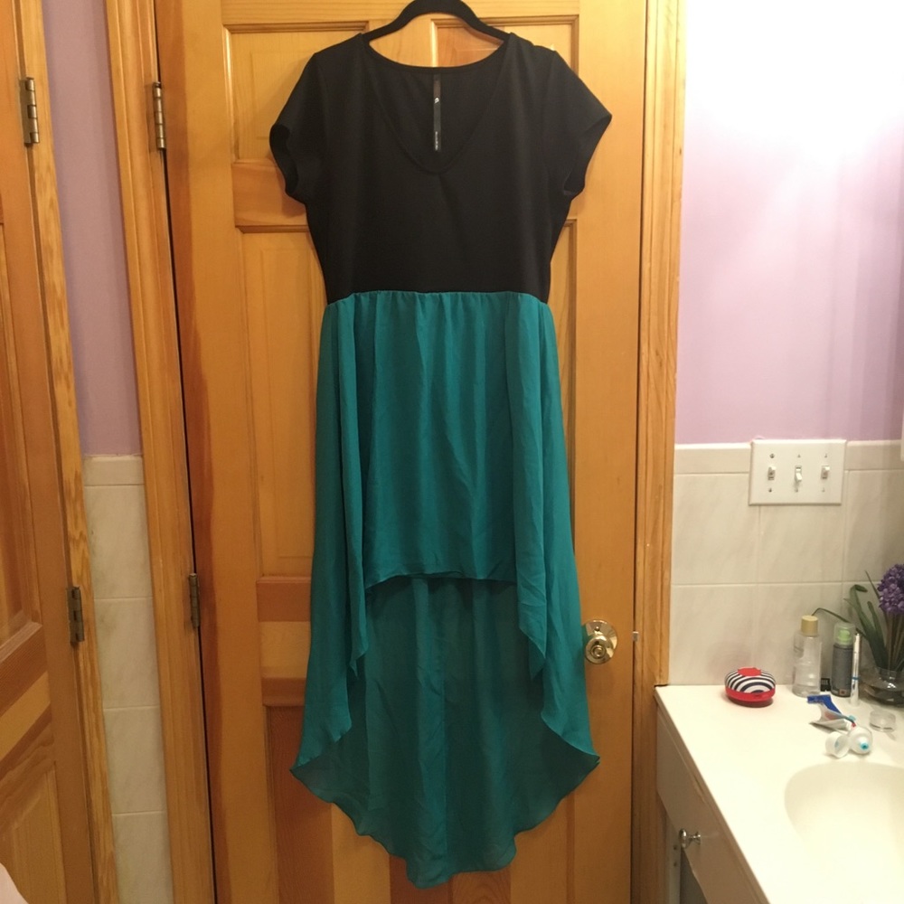Short sleeve, V-neck, high-low dress.